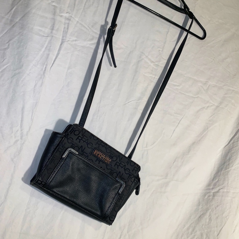 Kenneth Cole reaction cross body bag